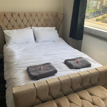 Modern 3 Bedroom Luxury Home With Private Drive Idle Экстерьер фото