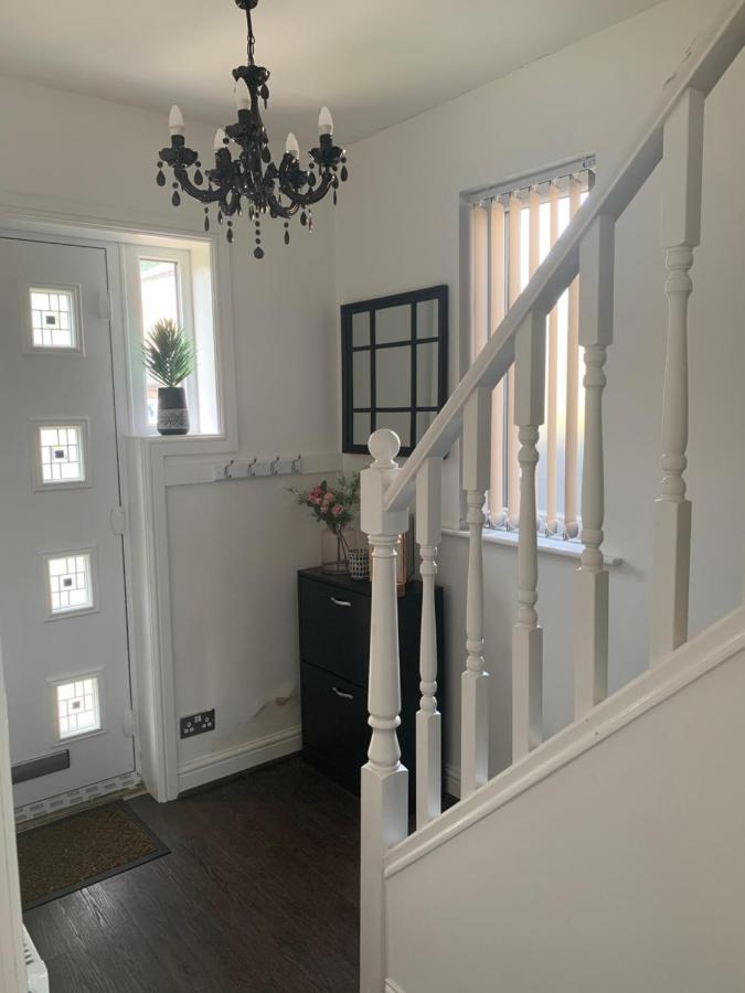 Modern 3 Bedroom Luxury Home With Private Drive Idle Экстерьер фото